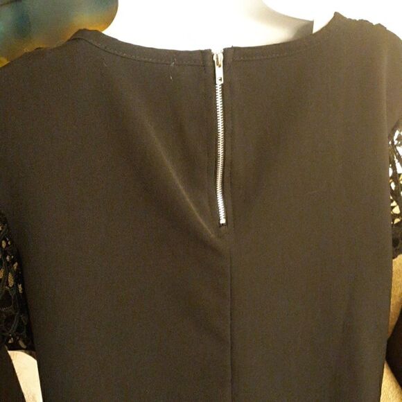 Moral Fiber, blouse,  quarter zip back. Medium - Picture 3 of 12